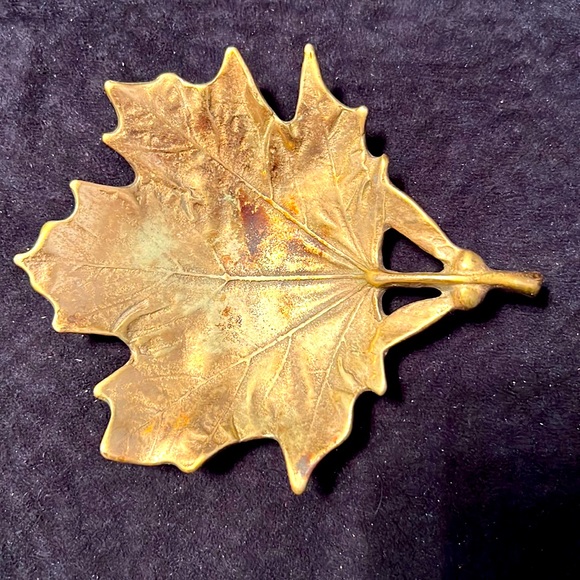 ⭐️ Virginia Metal crafters Sugar maple leaf solid brass Mid-century vtg